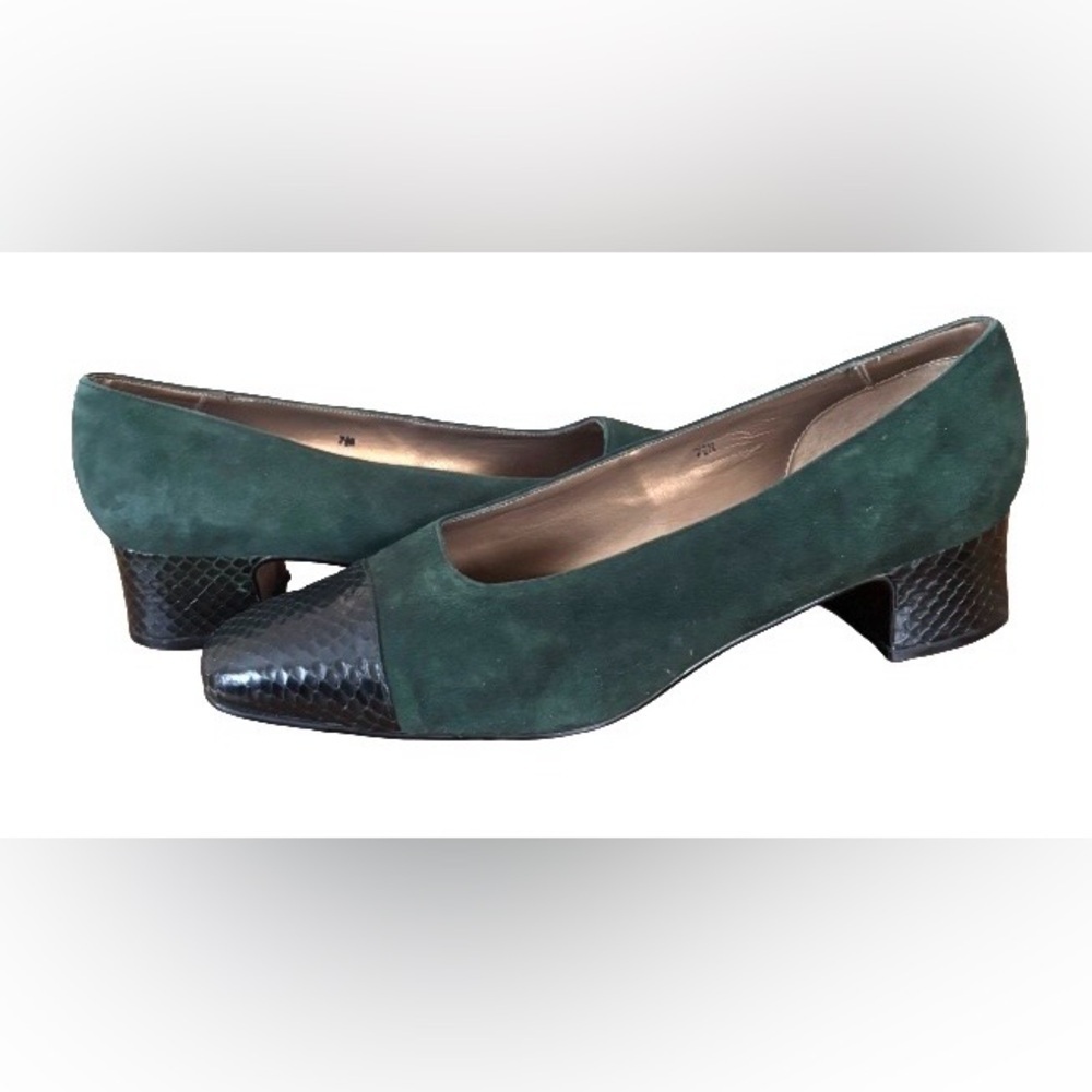 Corsina Y2K VTG green suede w blk block heel WM 7.5 N old money business casual